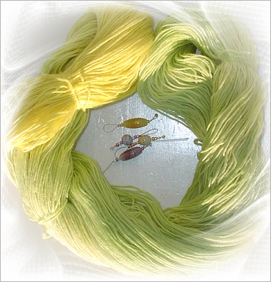 Monis Schluesselblumenstrang in zartem Gelb und Gruen